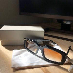 DEZI Read The Room Sunglasses